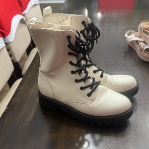 Art Class Women's Lace-Up Combat Boots - Cream & Black
